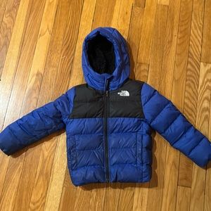 Youth North Face Jacket. XXS winter puffy coat. Blue and Black. Size 5